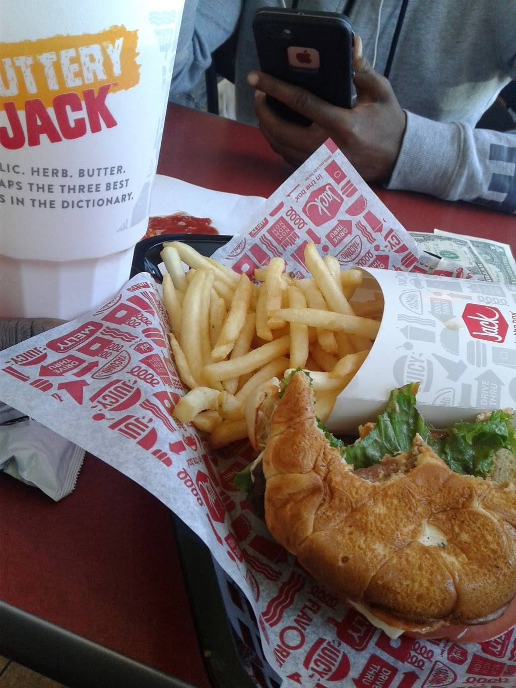 Jack in the Box | restaurant | 5920 Cutting Blvd, El Cerrito, CA 94530, USA | 5102369195 OR +1 510-236-9195