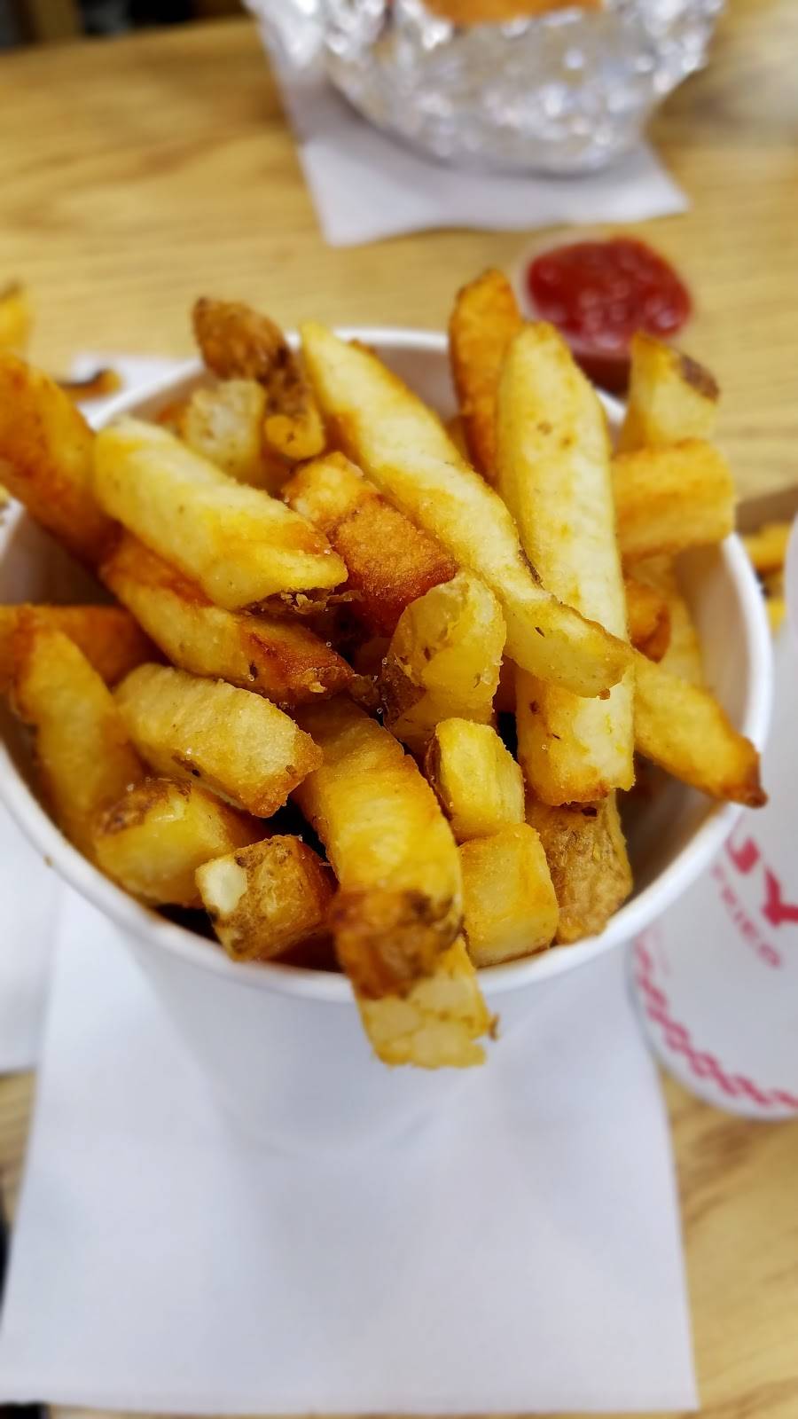 Five Guys | meal takeaway | 800 E Hallandale Beach Blvd, Hallandale Beach, FL 33009, USA | 9545891281 OR +1 954-589-1281