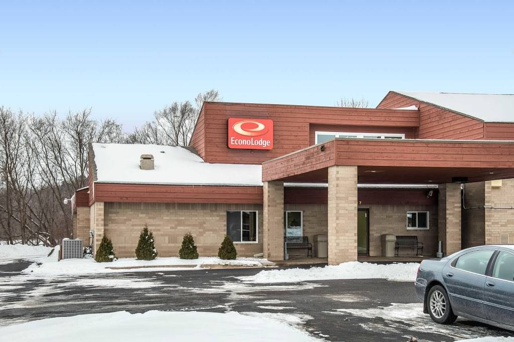 Econo Lodge | restaurant | 1207 St Croix St, River Falls, WI 54022, USA | 7154258388 OR +1 715-425-8388