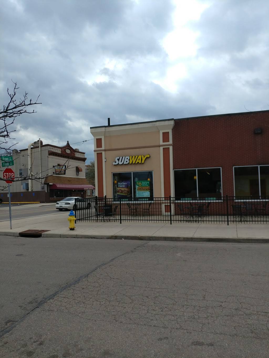 Subway | restaurant | 1103 Brown St, Dayton, OH 45409, USA | 9373319151 OR +1 937-331-9151