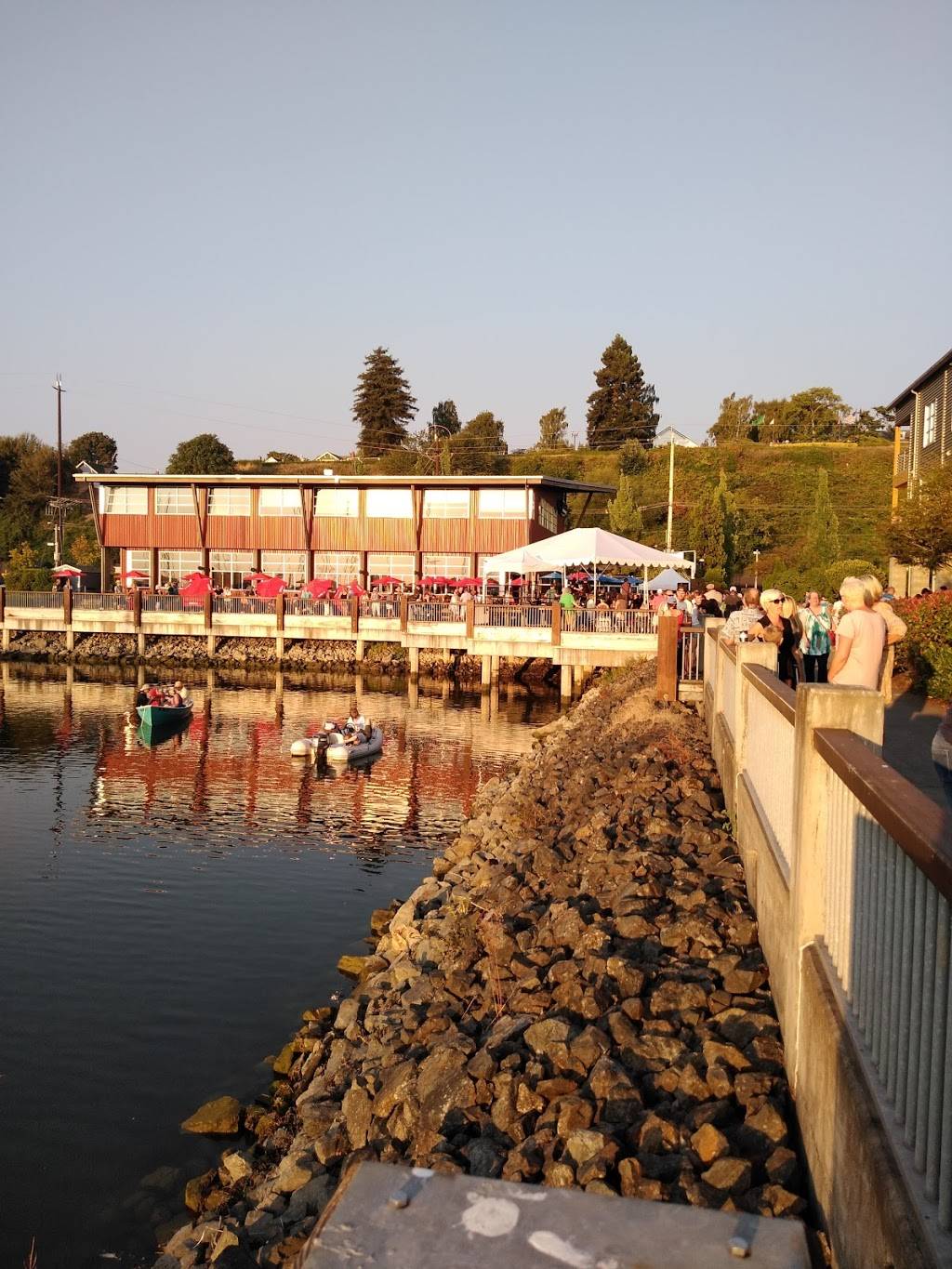 Lombardis Italian Restaurant - Everett | restaurant | 1620 W Marine View Dr, Everett, WA 98201, USA | 4252521886 OR +1 425-252-1886