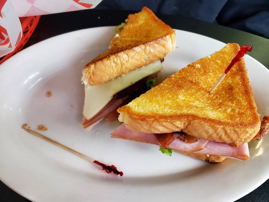 Ten West Diner | restaurant | 2650 Lutcher Dr, Orange, TX 77632, USA | 4098838333 OR +1 409-883-8333