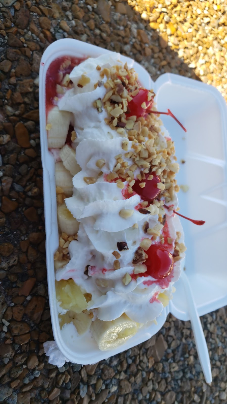 Shirls Drive in of Zion | restaurant | 1723 N Lewis Ave, Zion, IL 60099, USA | 8477319229 OR +1 847-731-9229