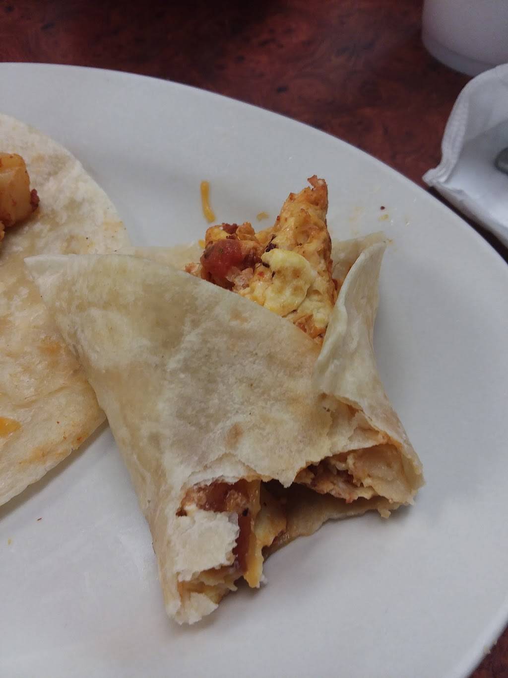 Marias Diner | restaurant | 3848 Main Ave, Groves, TX 77619, USA | 4099607777 OR +1 409-960-7777