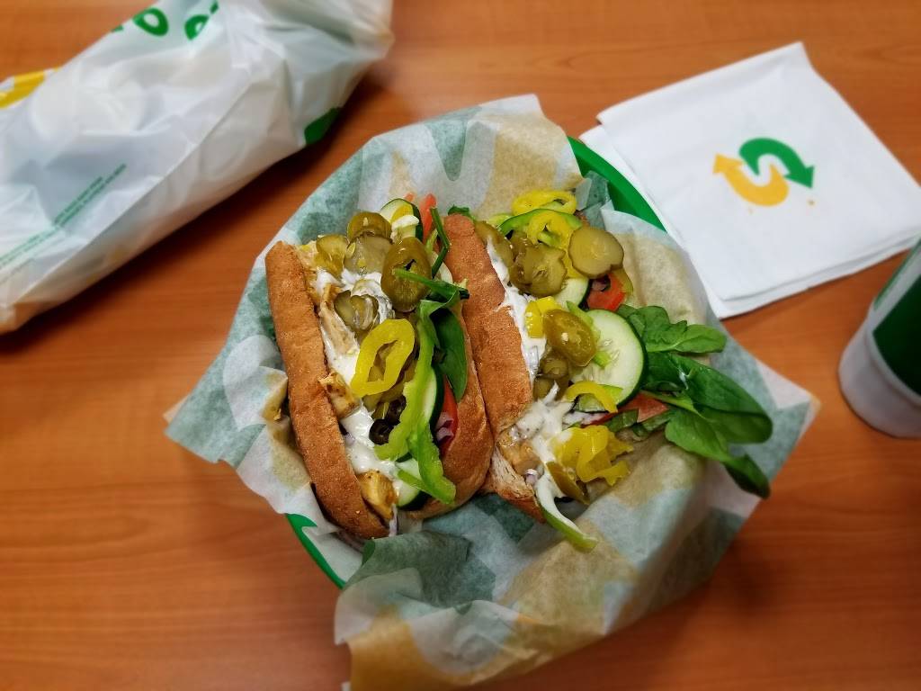 Subway | restaurant | 4520 Frankford Rd Suite A800 Frankford, Pavilion Shop Ctr, Dallas, TX 75287, USA | 9728188787 OR +1 972-818-8787