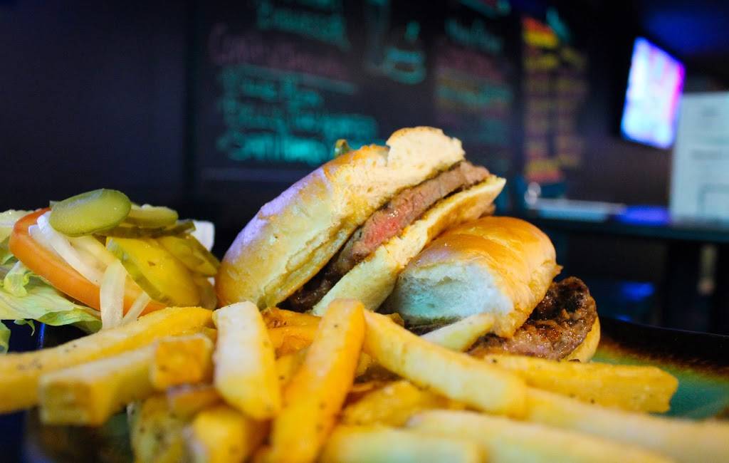 Duesys Sports Bar & Grille | restaurant | 305 E Washington Center Rd, Fort Wayne, IN 46825, USA | 2604835681 OR +1 260-483-5681