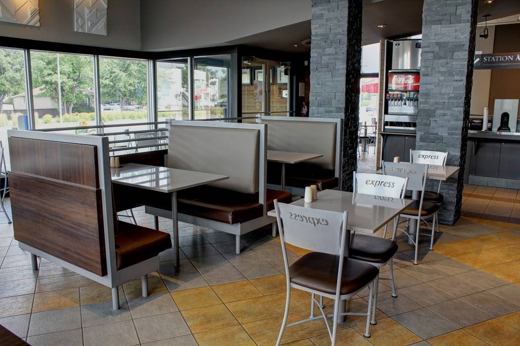 St-Hubert Express | restaurant | 2875 Boulevard Saint-Joseph, Drummondville, QC J2B 7P5, Canada | 8194775555 OR +1 819-477-5555