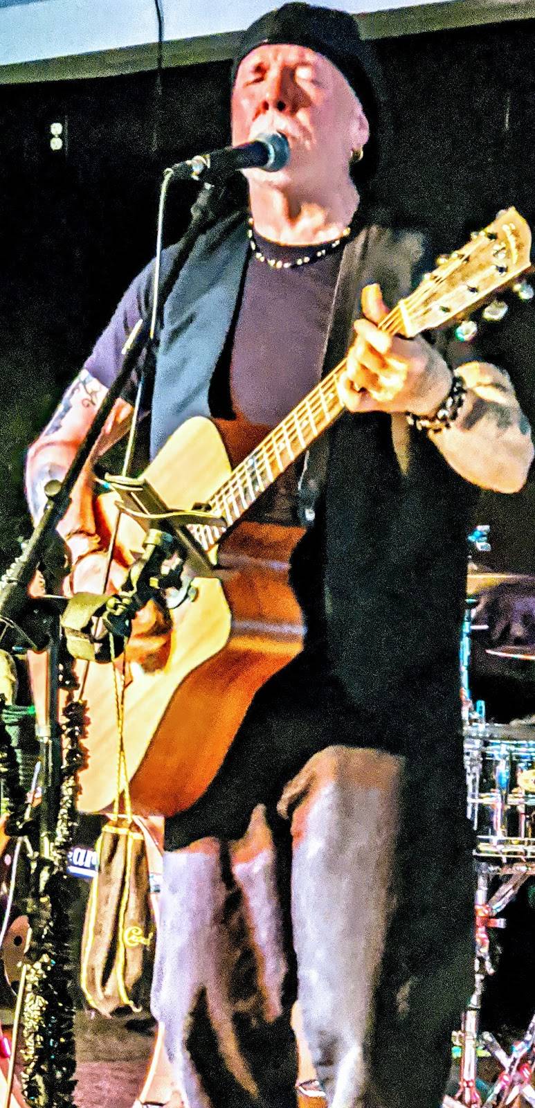 The Lyons Den Restaurant & Taphouse | restaurant | 160 E Main St, Lyons, CO 80540, USA | 3038232322 OR +1 303-823-2322