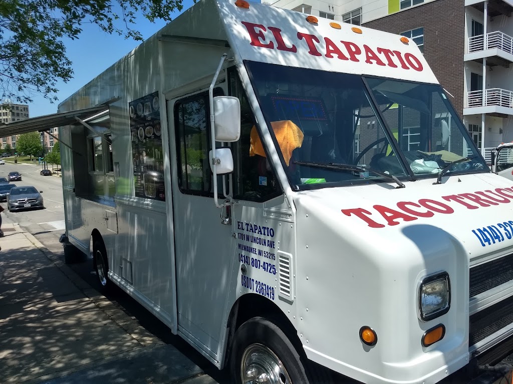 Lonchera El Tapatio Taco Truck | restaurant | 1575 Riverwalk, Milwaukee, WI 53212, USA | 4143239709 OR +1 414-323-9709
