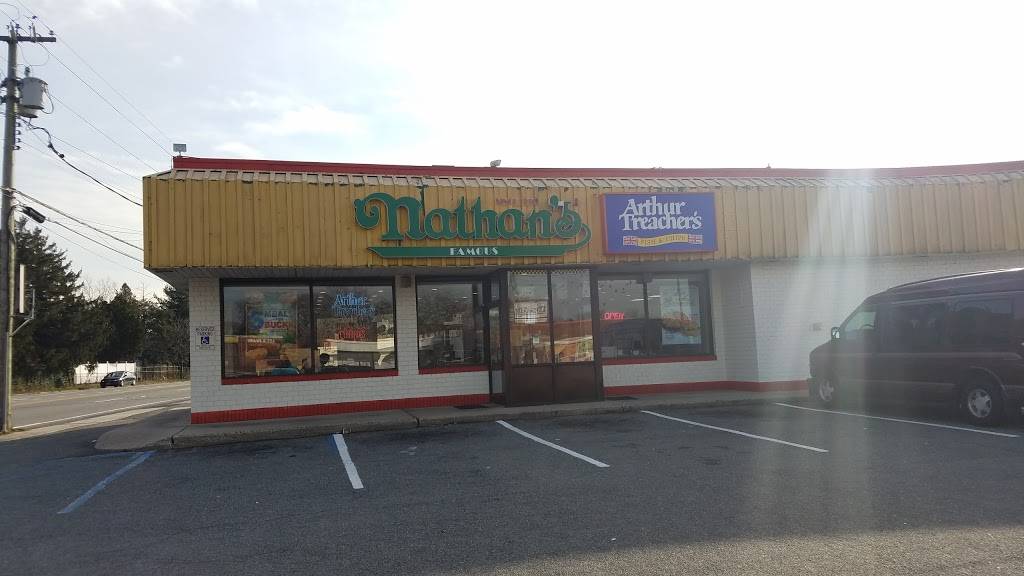Nathans Famous | restaurant | 3380 Hillside Avenue, New Hyde Park, NY 11040, USA | 5162469440 OR +1 516-246-9440