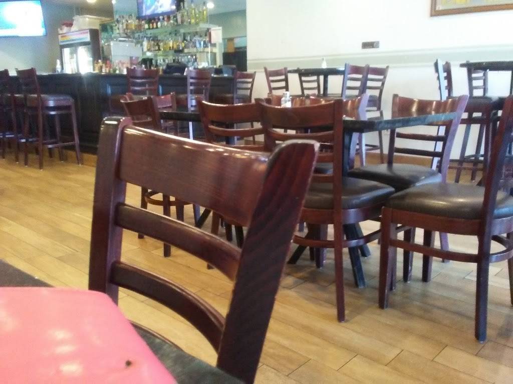 La Ilusion Restaurant & Bar | restaurant | 100-134 IL-25, Carpentersville, IL 60110, USA | 8474262600 OR +1 847-426-2600