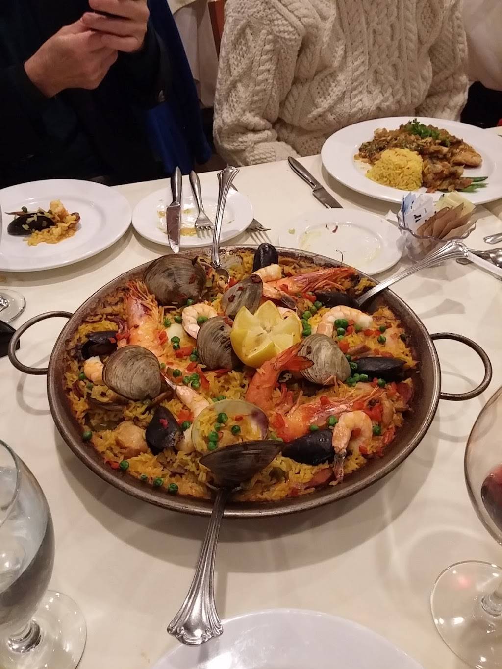 Costa del Sol Restaurant | restaurant | 901 Wethersfield Ave, Hartford, CT 06114, USA | 8602961714 OR +1 860-296-1714