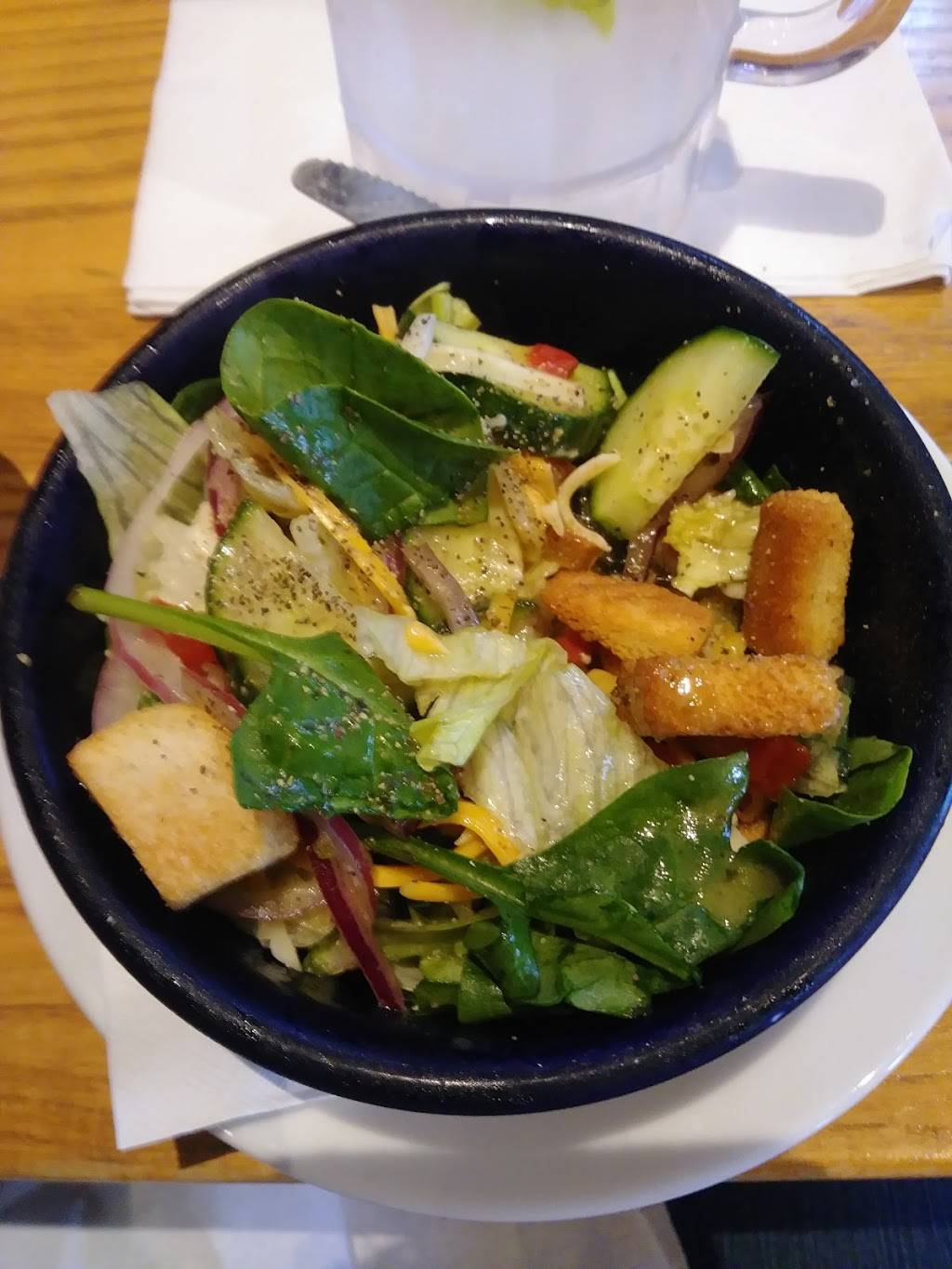 Chilis Grill & Bar | meal takeaway | 3215 Southwest Fwy, Houston, TX 77027, USA | 7135925100 OR +1 713-592-5100