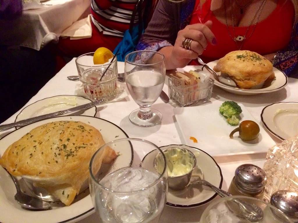 Pinewood Supper Club | restaurant | 1208 Half Moon Lake Dr, Mosinee, WI 54455, USA | 7156933180 OR +1 715-693-3180