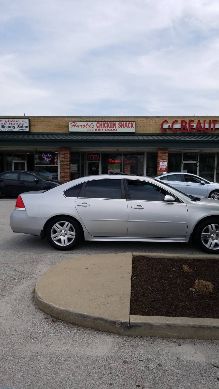 Harolds Chicken Shack | restaurant | 15411 Cottage Grove Ave, Dolton, IL 60419, USA | 7088410400 OR +1 708-841-0400