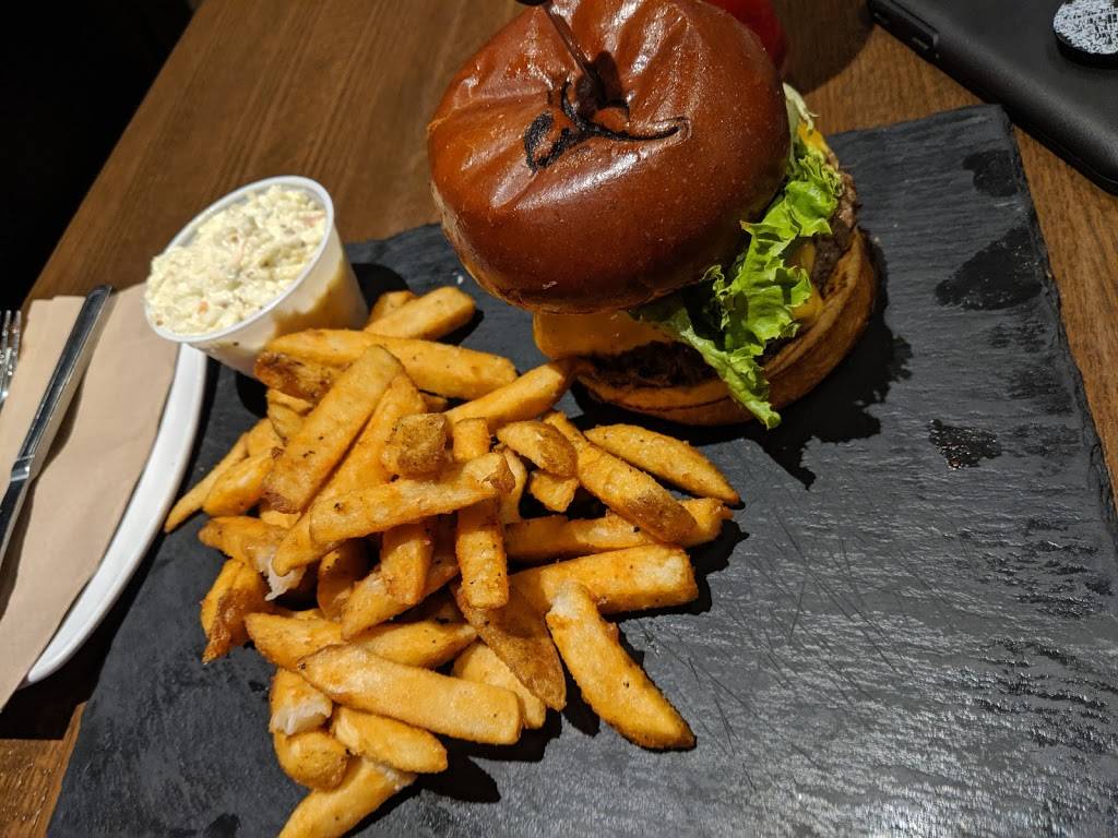 Robbies Smokehouse & Burger Bar | restaurant | 1569 QC-138, Kahnawake, QC J0L 1B0, Canada | 4506325050 OR +1 450-632-5050