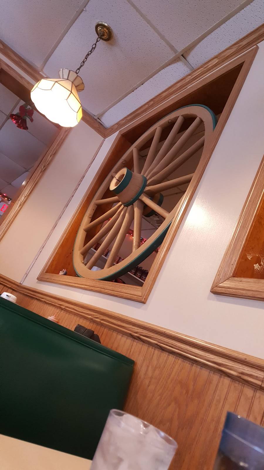 Gebbys Family Restaurant | restaurant | 726 E War Memorial Dr, Peoria Heights, IL 61616, USA | 3096857811 OR +1 309-685-7811