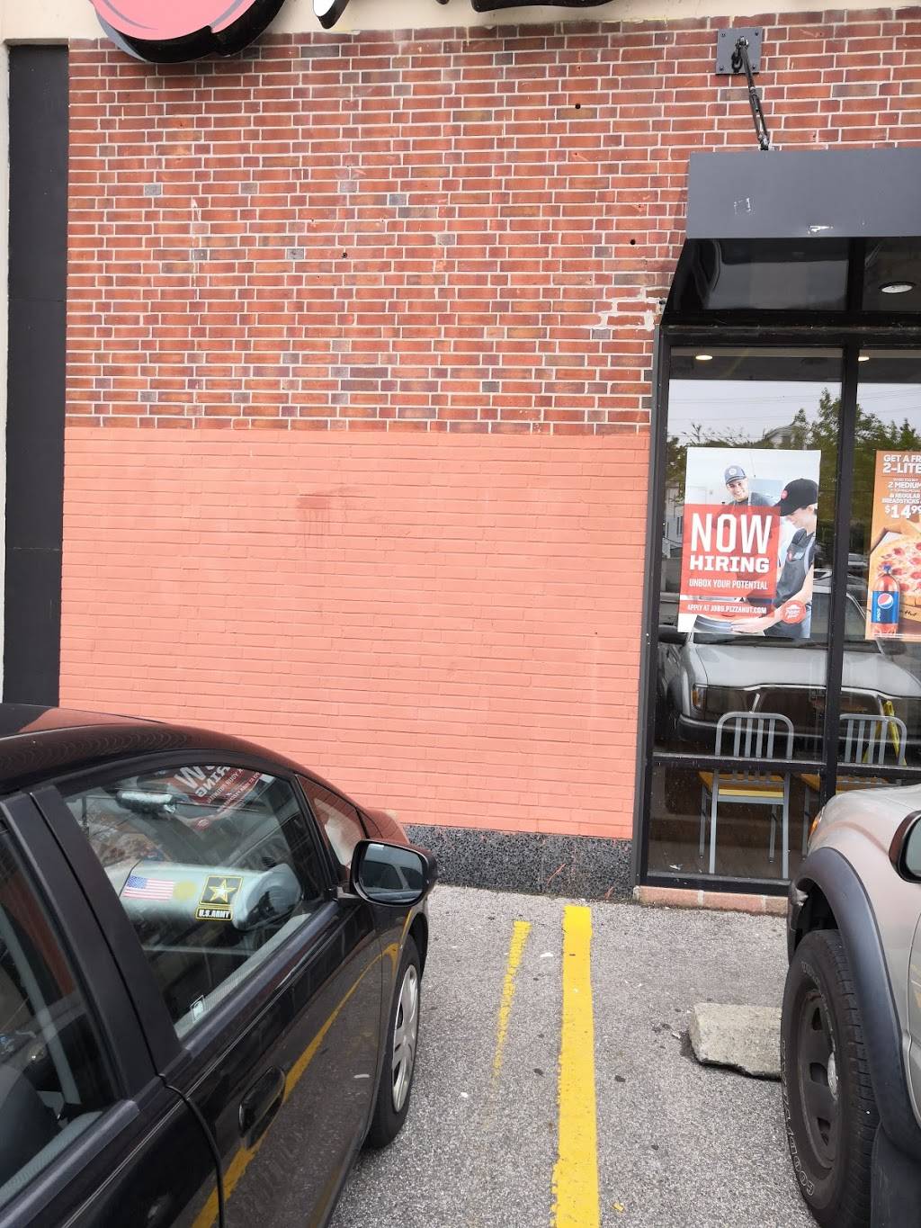 Pizza Hut | meal takeaway | 131 Church St, Lowell, MA 01850, USA | 9784549201 OR +1 978-454-9201