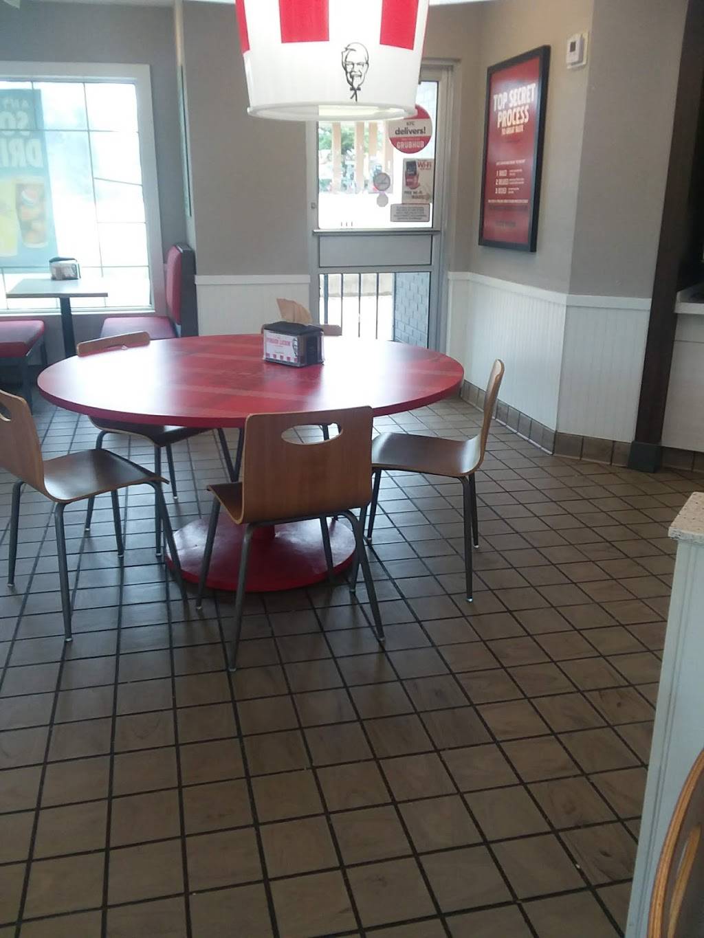 KFC | restaurant | 4790 Riverdale Rd, Memphis, TN 38141, USA | 9017548581 OR +1 901-754-8581