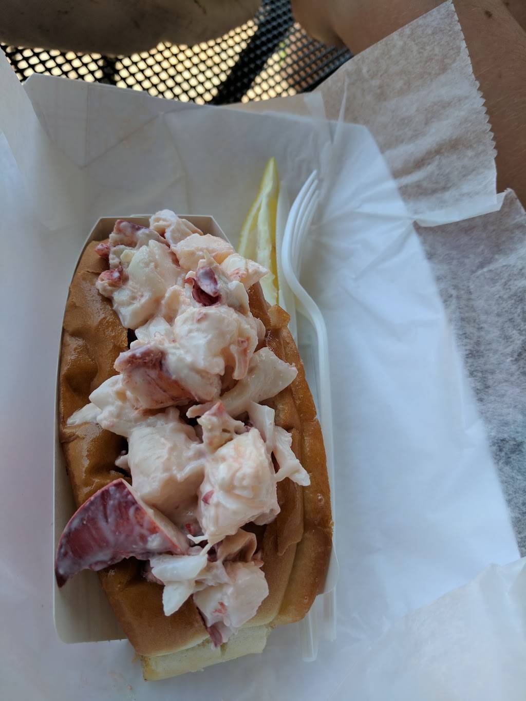 The Lobster Pot | restaurant | 301 US-1, Kittery, ME 03904, USA | 2077529193 OR +1 207-752-9193