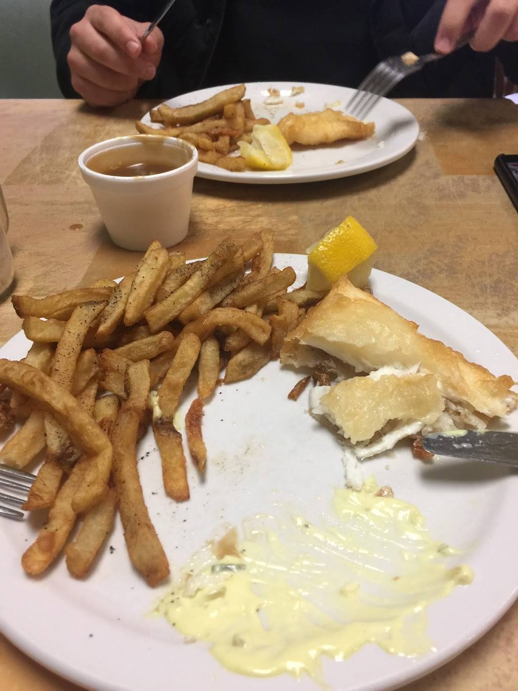 Renforth Mall Fish & Chips | restaurant | 460 Renforth Dr #14, Etobicoke, ON M9C 2N2, Canada | 4166214220 OR +1 416-621-4220