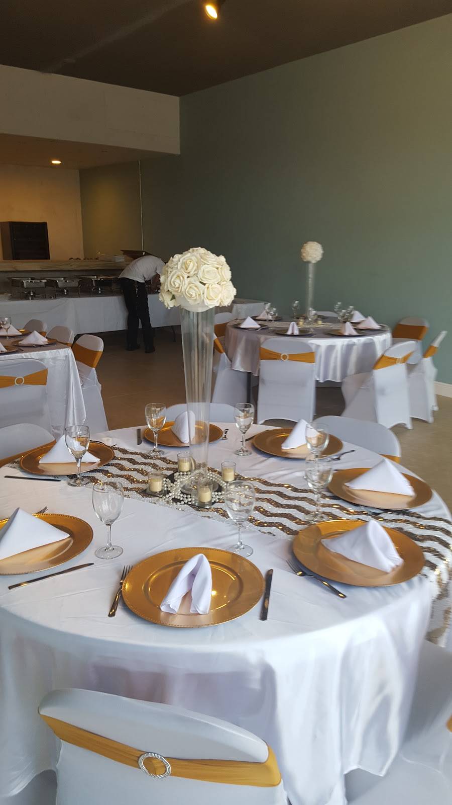 Silver Spoon | restaurant | 940 Park Ave, Lake Park, FL 33403, USA | 5618822400 OR +1 561-882-2400