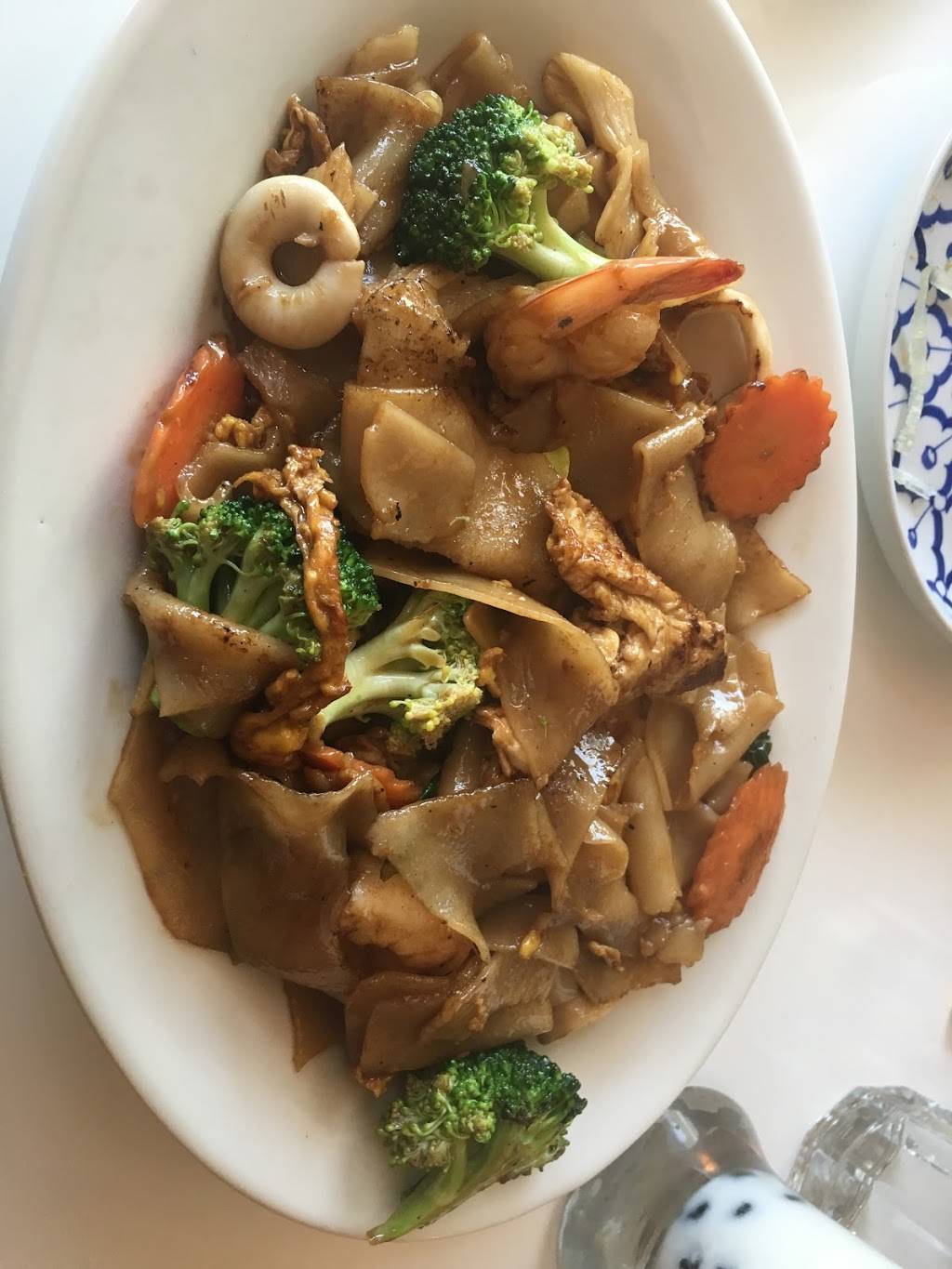 Thai Smile Restaurant | restaurant | 1505 Dixwell Ave, Hamden, CT 06514, USA | 2032889888 OR +1 203-288-9888