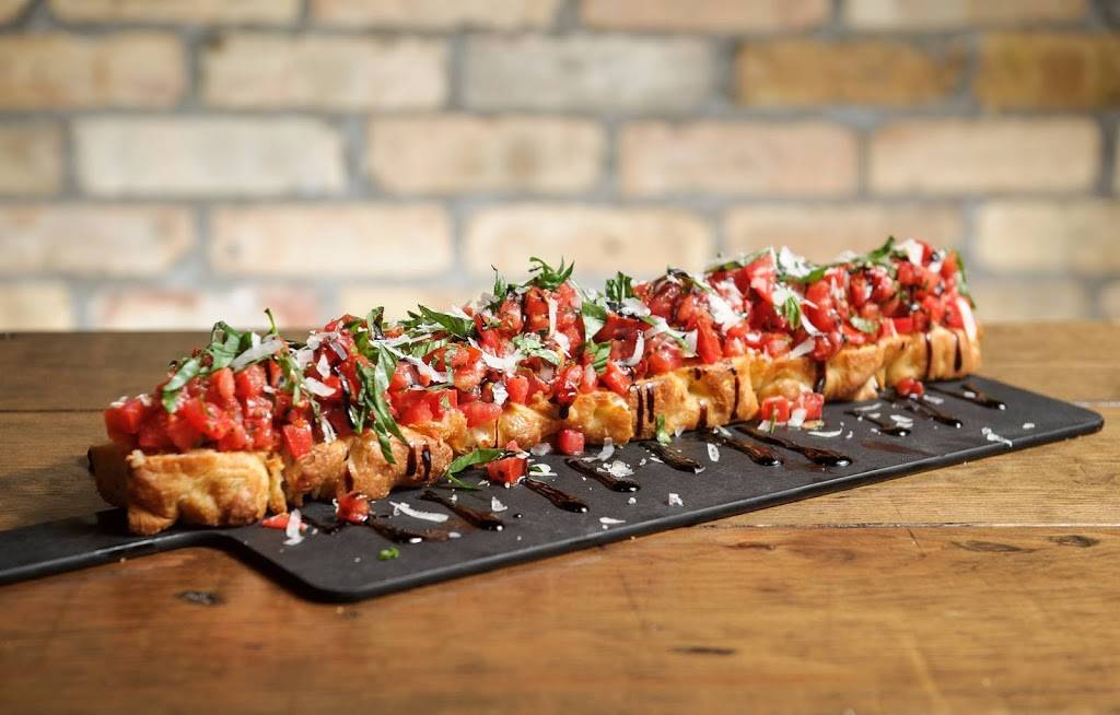 Scaddabush Italian Kitchen & Bar | restaurant | 2015 Winston Park Dr, Oakville, ON L6H 6P5, Canada | 9058293250 OR +1 905-829-3250