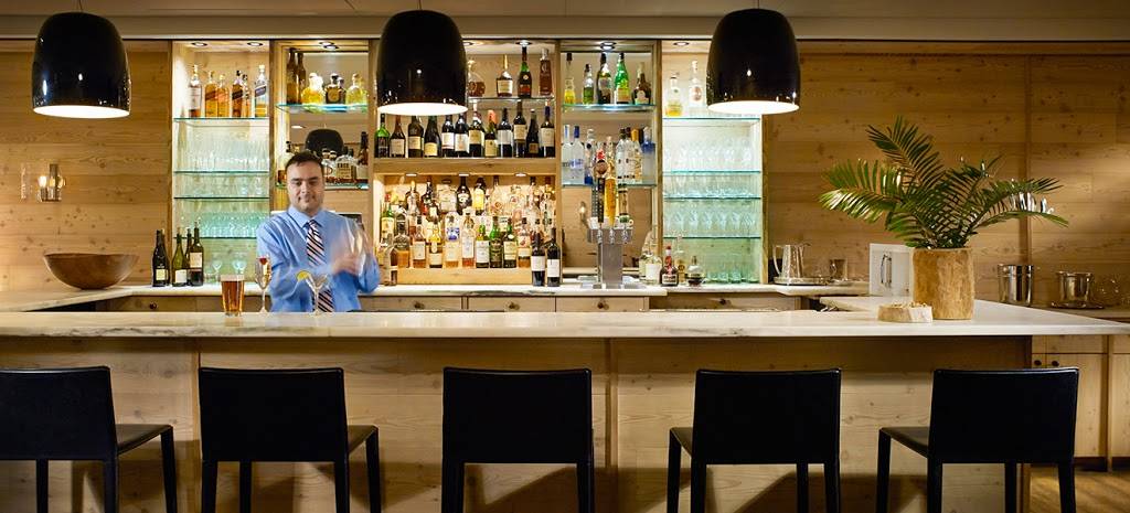 Red Rooster | restaurant | 14 The Green, Woodstock, VT 05091, USA | 8883382745 OR +1 888-338-2745