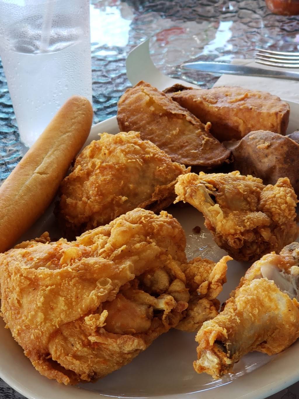 Coachs Pub N Grill | meal takeaway | 3608, 5356 South 13th Street, Milwaukee, WI 53221, USA | 4142818175 OR +1 414-281-8175