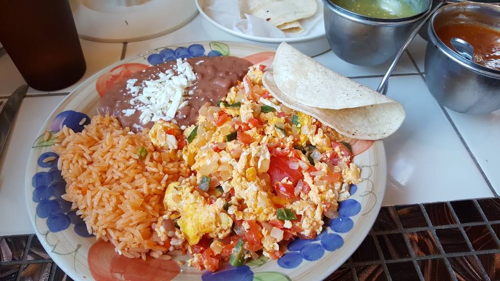 El Pueblito | restaurant | 1027 Dillerville Rd, Lancaster, PA 17603, USA | 7173939411 OR +1 717-393-9411