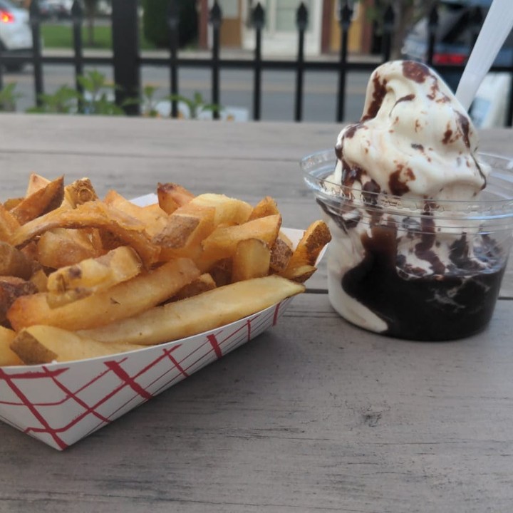 Reedsville Creamery Ice Cream Stand | restaurant | 19 S Main St, Reedsville, PA 17084, USA | 7175475676 OR +1 717-547-5676