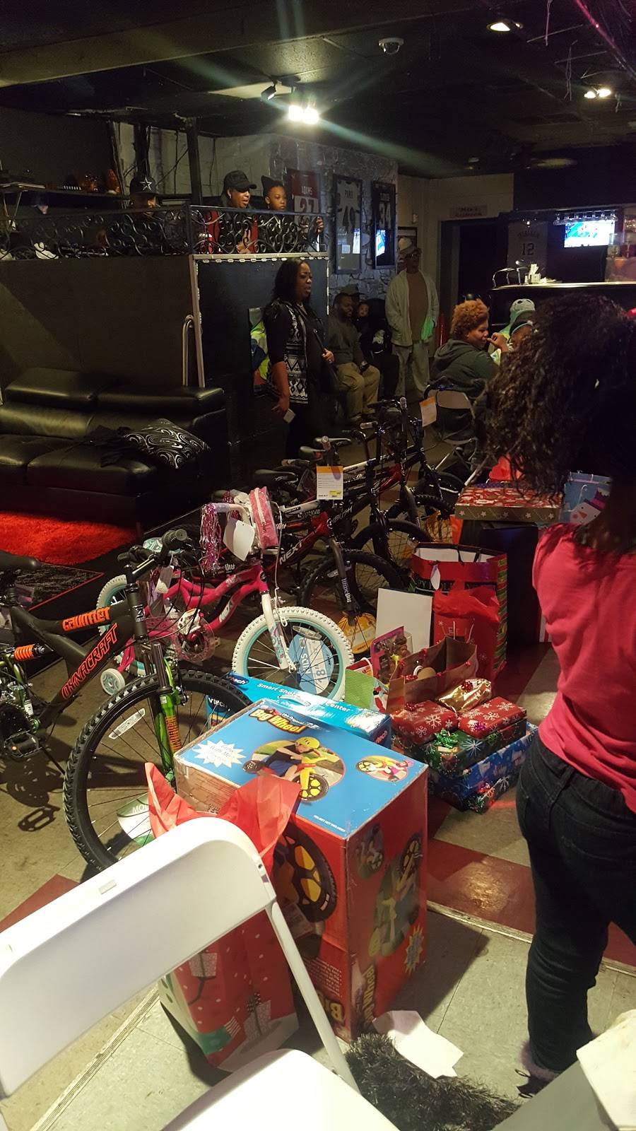 4th Quarter Sports Grill | restaurant | 7460 S Westmoreland Rd, Dallas, TX 75237, USA | 9725721910 OR +1 972-572-1910