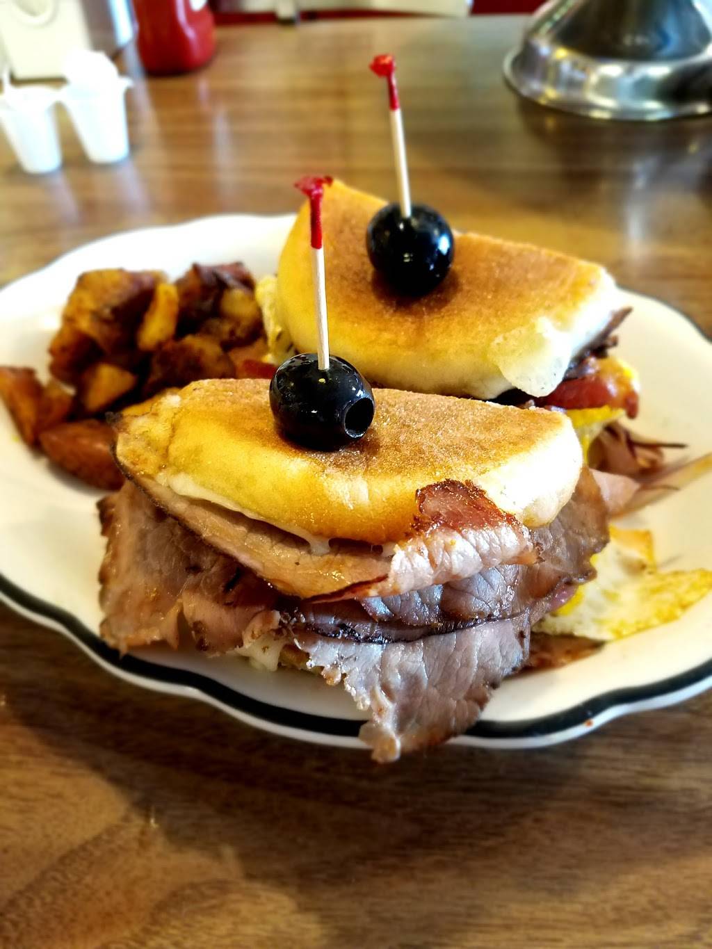 Herbs Country Deli Restaurant | restaurant | 1115 Norwich-New London Turnpike, Uncasville, CT 06382, USA | 8608489888 OR +1 860-848-9888