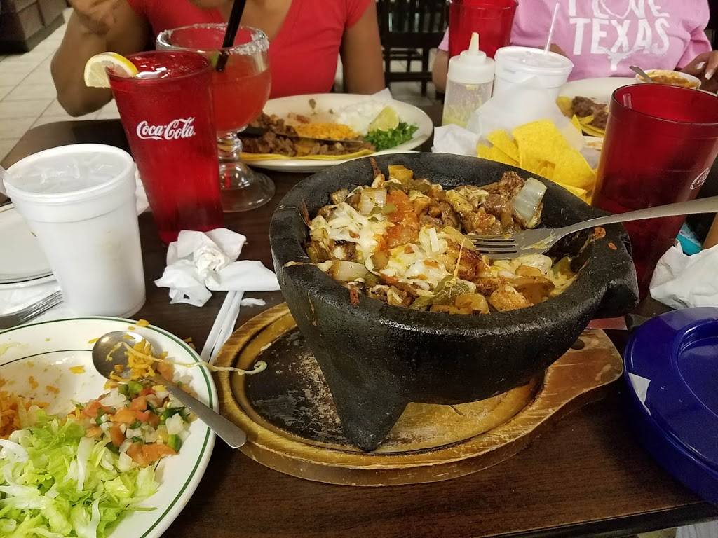 Cheps pizza and burgers | restaurant | 615 N Avenue G, Clifton, TX 76634, USA | 2546754000 OR +1 254-675-4000