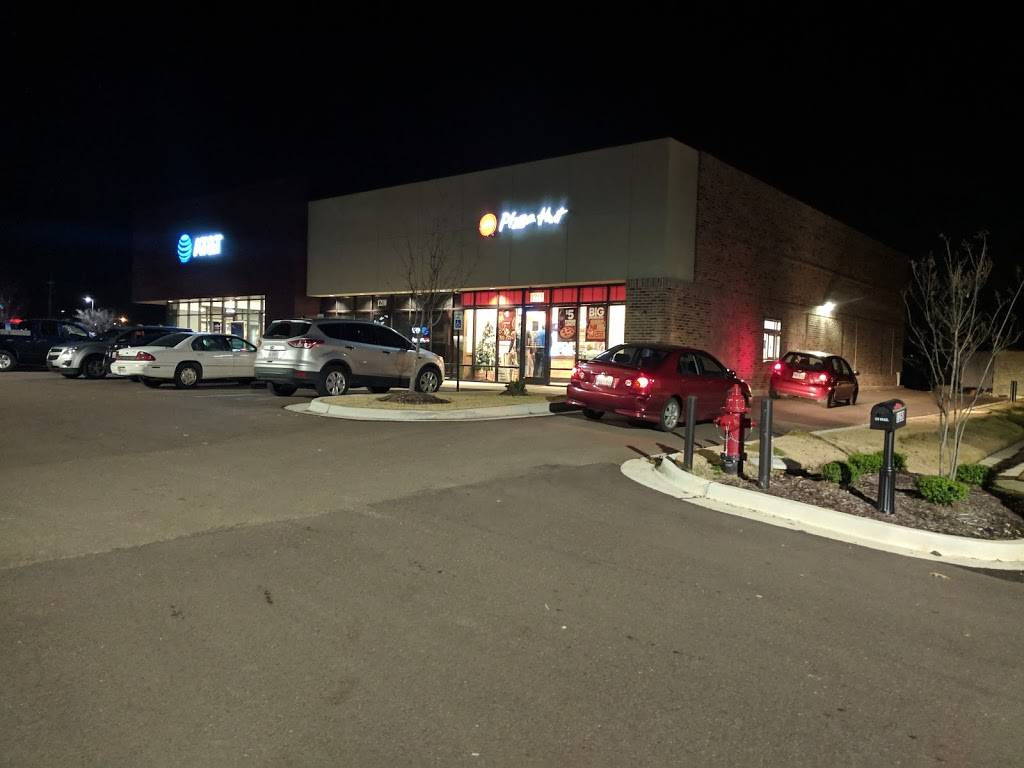 Pizza Hut | meal takeaway | 1218 E Commerce St, Hernando, MS 38632, USA | 6622988289 OR +1 662-298-8289