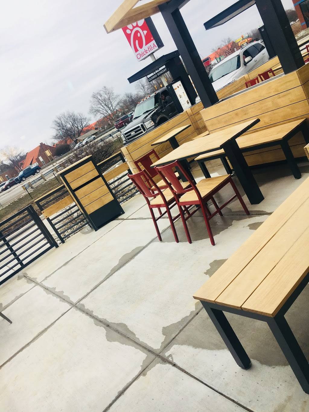 Chick-fil-A | restaurant | 2332 N Park Dr, Holland, MI 49424, USA | 6163559933 OR +1 616-355-9933