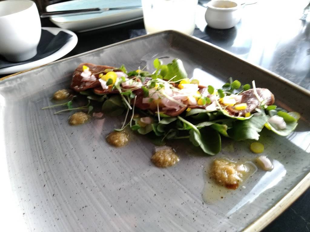 Le ST Laurent Restaurant | restaurant | 460 St. Laurent Boulevard, Penthouse, Ottawa, ON K1K 4Z2, Canada | 6134211444 OR +1 613-421-1444