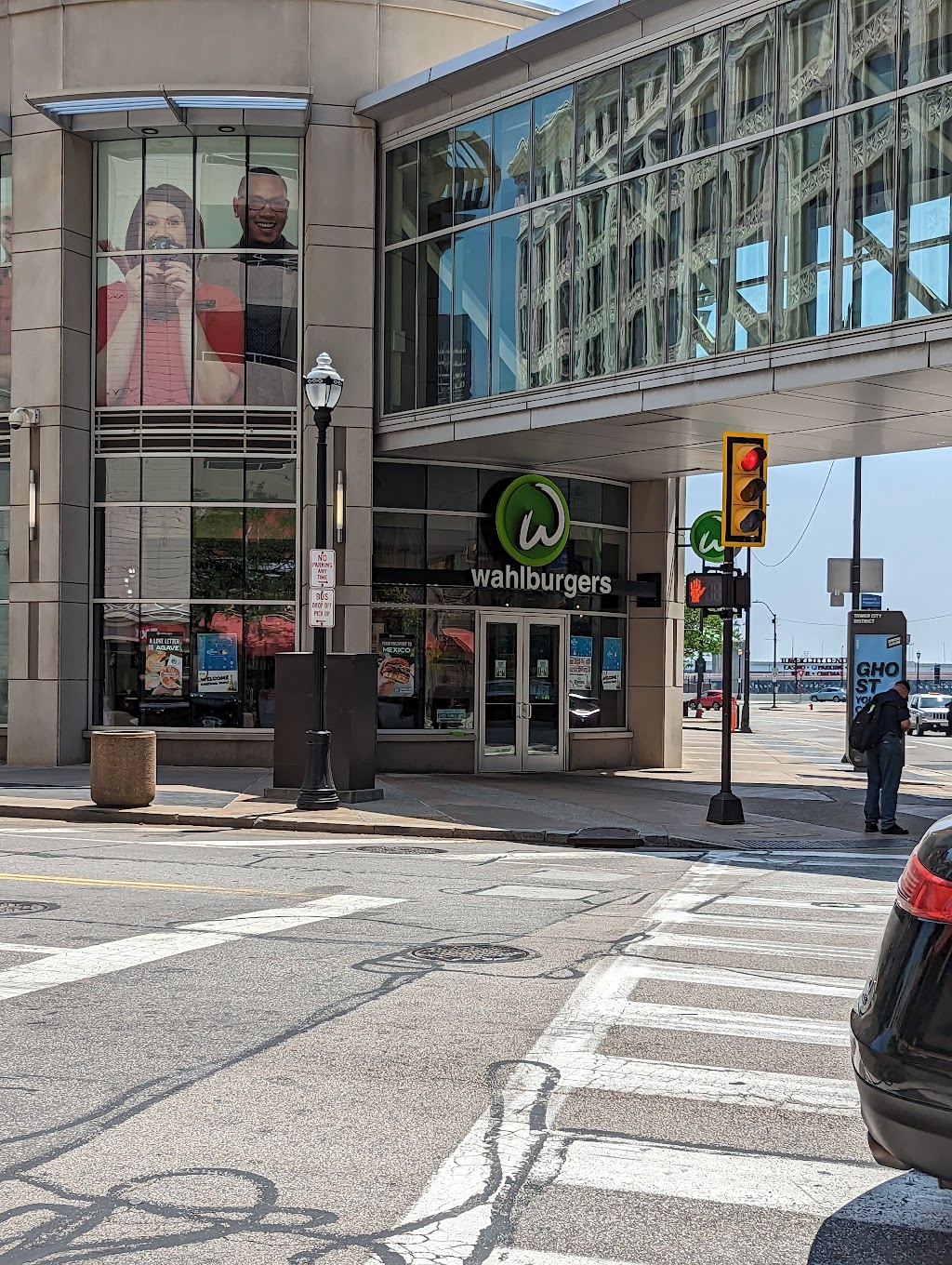 Wahlburgers | restaurant | 2105 Ontario St, Cleveland, OH 44115, USA | 2164170251 OR +1 216-417-0251