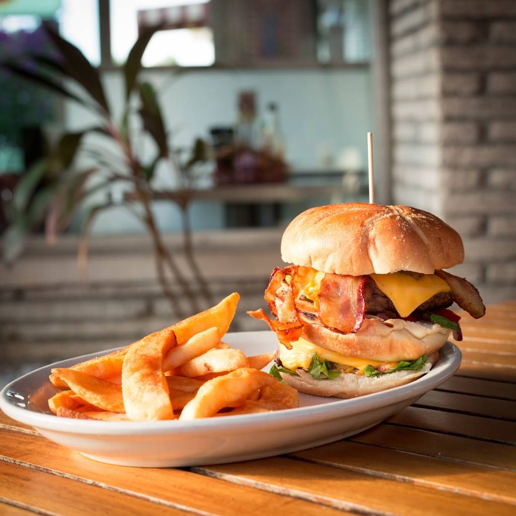 Howleys Restaurant | restaurant | 4700 S Dixie Hwy, West Palm Beach, FL 33405, USA | 5618335691 OR +1 561-833-5691