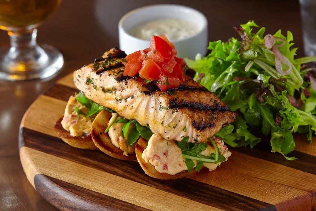 Pinstripes | restaurant | 100 W Higgins Rd, South Barrington, IL 60010, USA | 8478449300 OR +1 847-844-9300