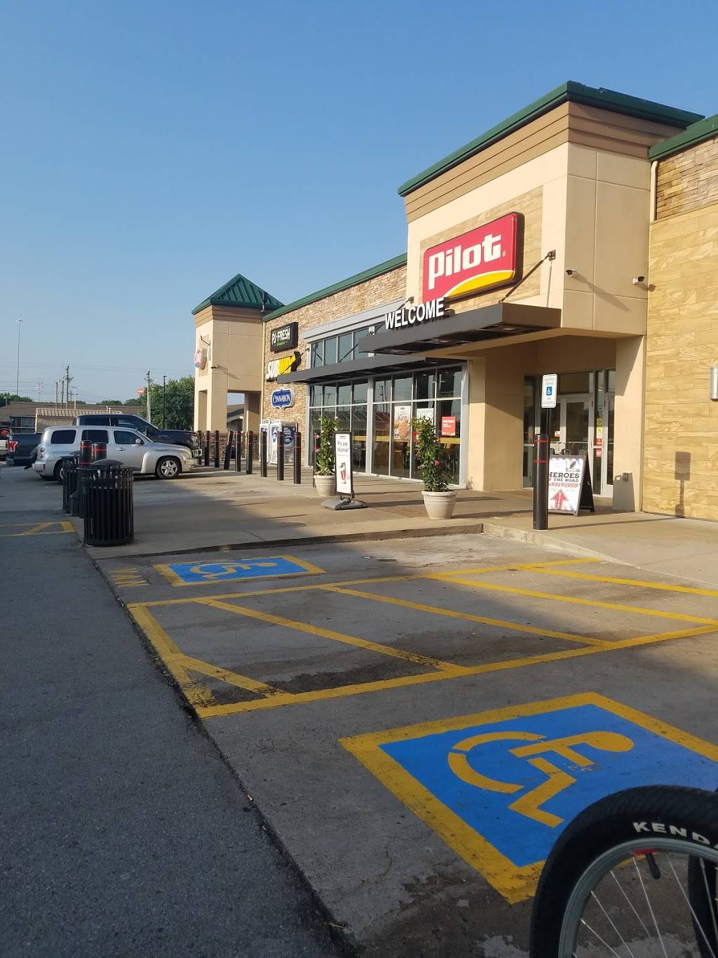 Pilot Travel Center | restaurant | 921 Murfreesboro Rd, Lebanon, TN 37090, USA | 6154538866 OR +1 615-453-8866