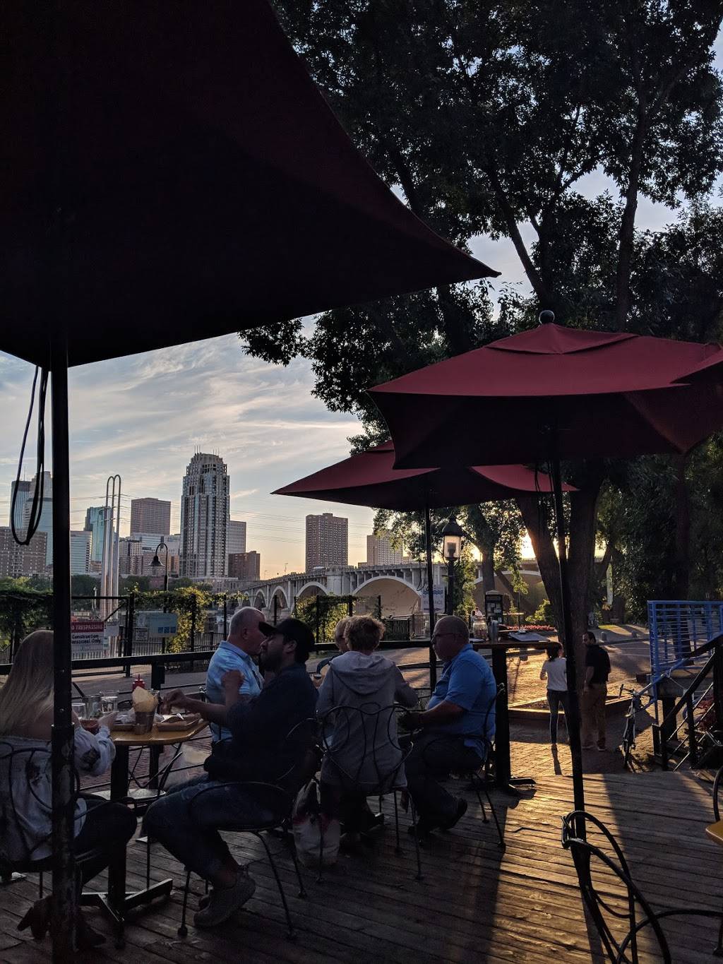 Hideaway Burger Bar | restaurant | 219 SE Main St, Minneapolis, MN 55414, USA | 6123794404 OR +1 612-379-4404