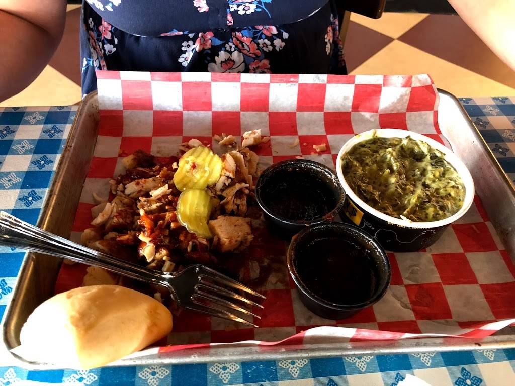 Dickeys Barbecue Pit | restaurant | 8624 Pendleton Pike, Indianapolis, IN 46226, USA | 3178360980 OR +1 317-836-0980