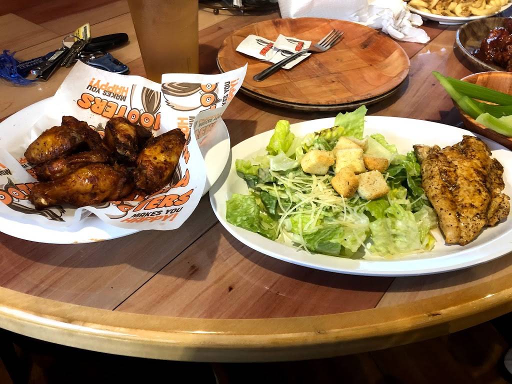 Hooters | meal takeaway | 7990 Pines Blvd, Pembroke Pines, FL 33024, USA | 9549626330 OR +1 954-962-6330