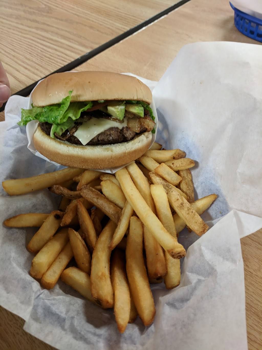 Lulus Burgers | restaurant | 803 Culver St, Commerce, TX 75428, USA | 9038863888 OR +1 903-886-3888