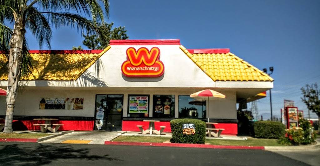 Wienerschnitzel | restaurant | 6200 White Ln, Bakersfield, CA 93309, USA | 6613974686 OR +1 661-397-4686