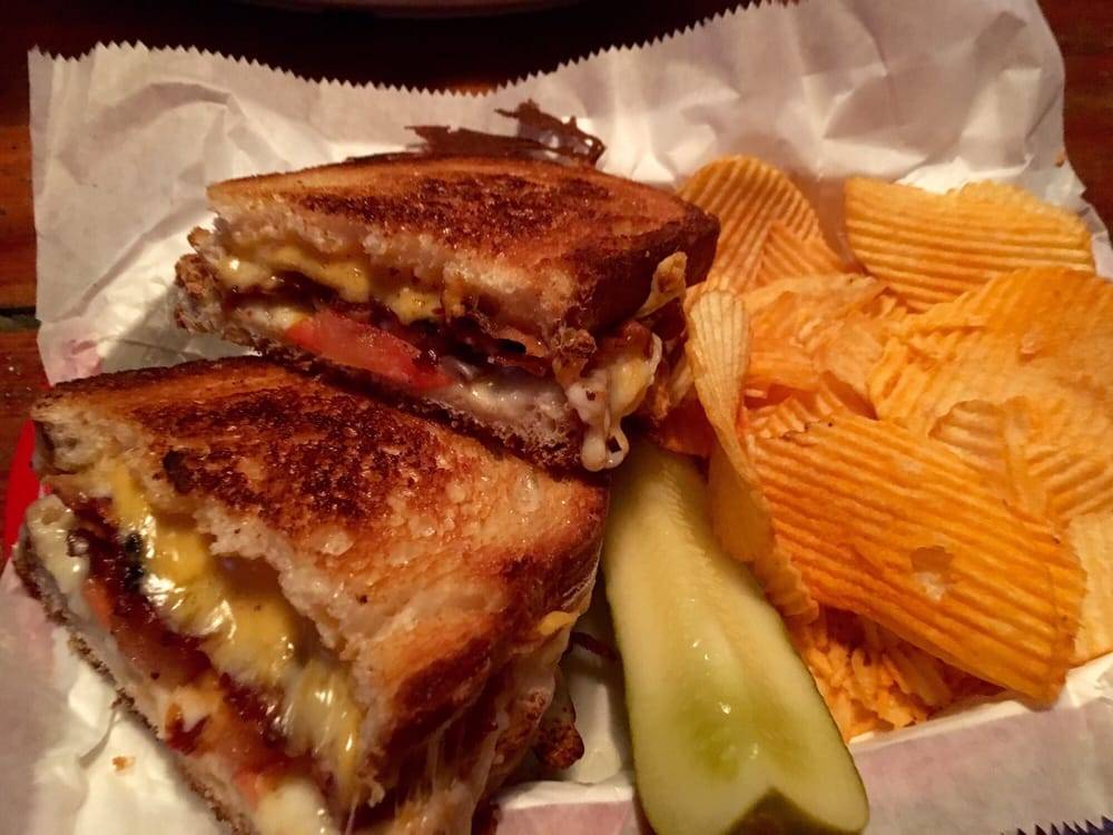 The Dog Saloon | restaurant | 3311 W Bay to Bay Blvd, Tampa, FL 33629, USA | 8138328211 OR +1 813-832-8211