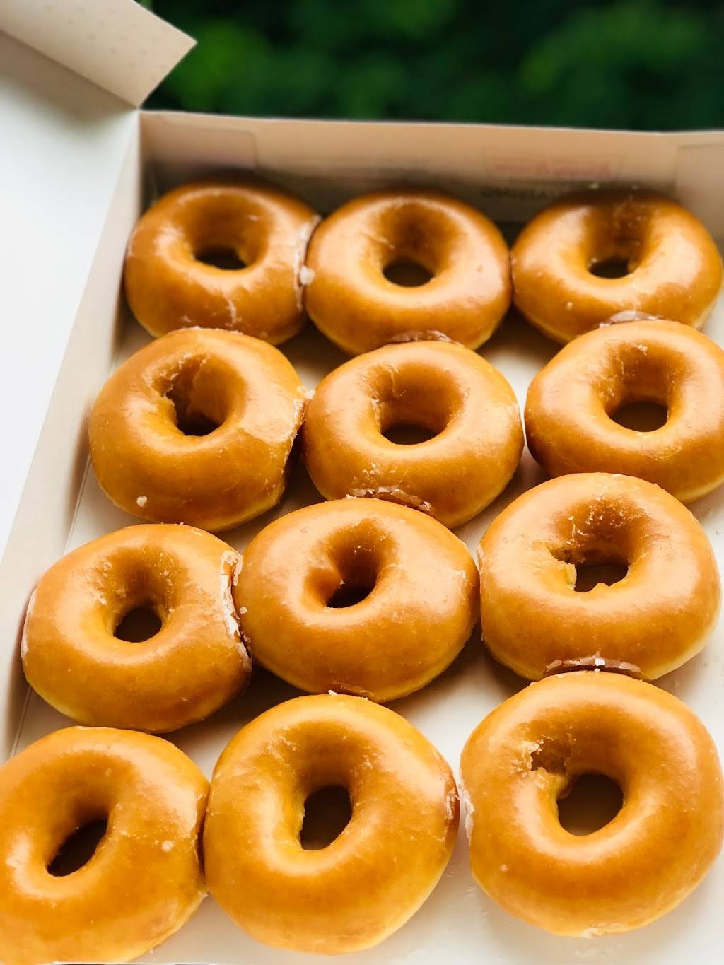 Krispy Kreme | bakery | 2700 E Beltline Ave SE, Grand Rapids, MI 49546, USA | 6164641630 OR +1 616-464-1630