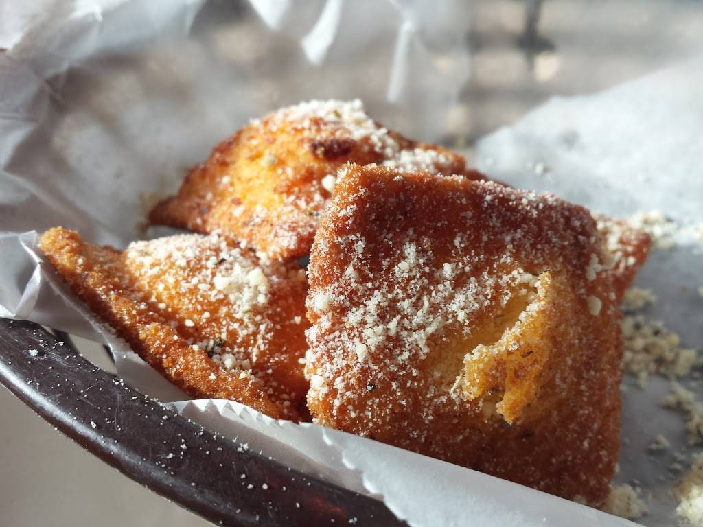 Wig & Pen East | restaurant | 363 N 1st Ave, Iowa City, IA 52245, USA | 3193512327 OR +1 319-351-2327